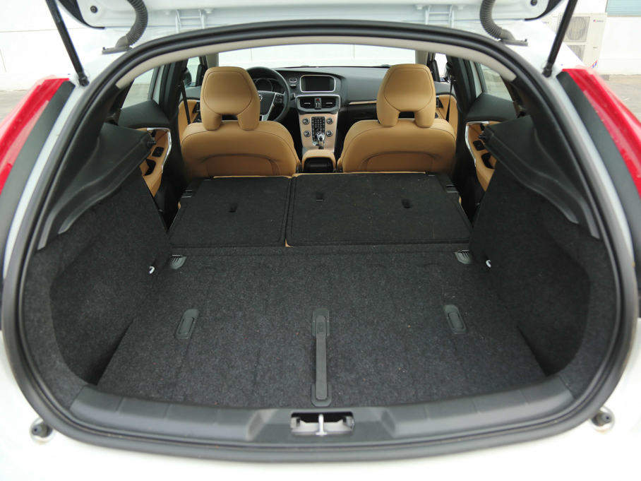 2017V40 Cross Country 2.0T T5 AWDŰ