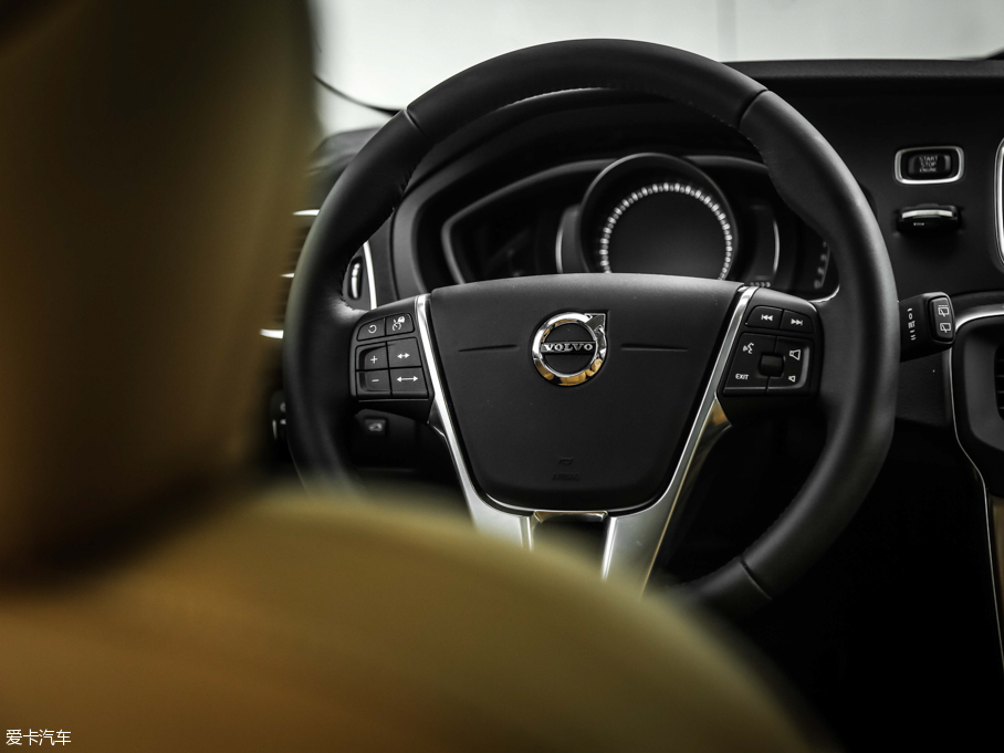 2017V40 Cross Country 2.0T T5 AWDŰ