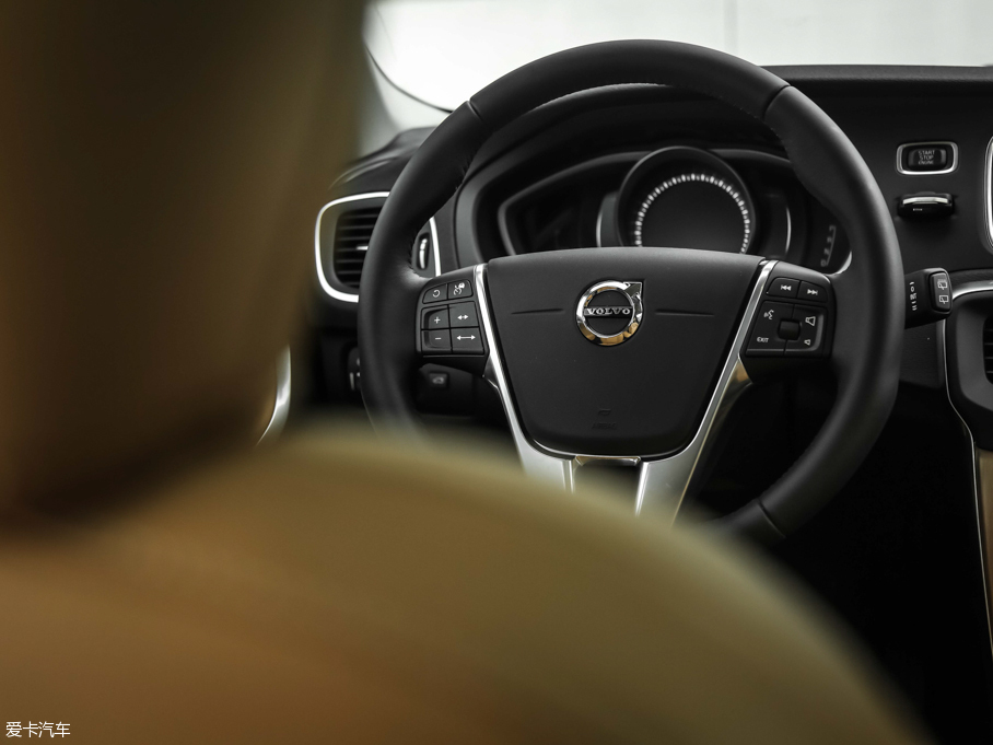 2017V40 Cross Country 2.0T T5 AWDŰ