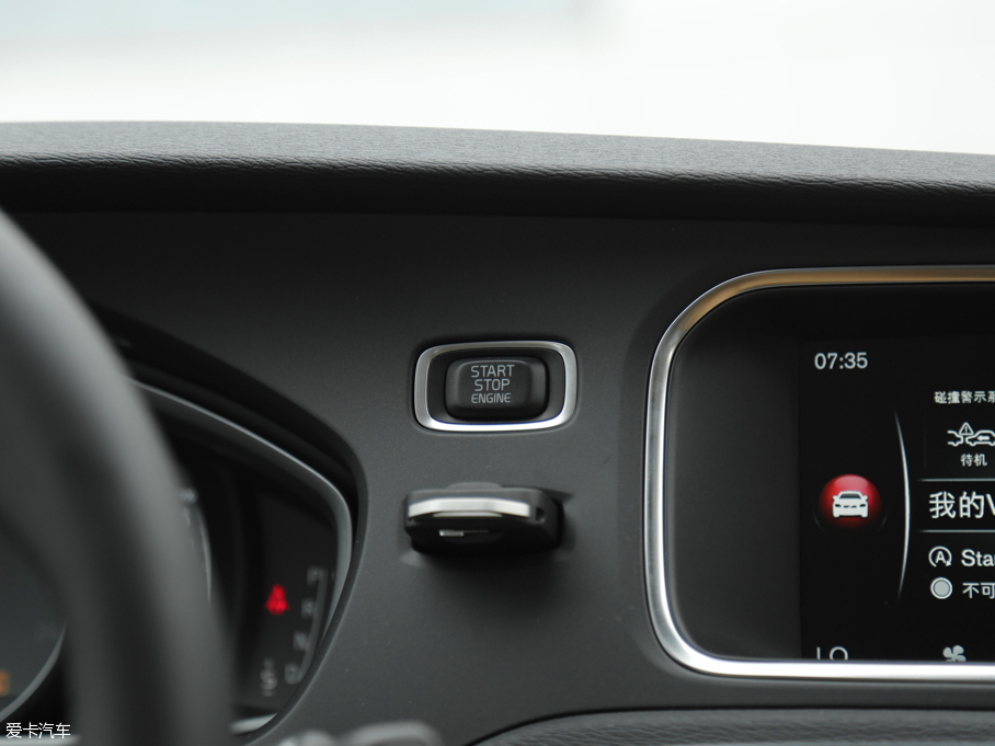 2017V40 Cross Country 2.0T T5 AWDŰ