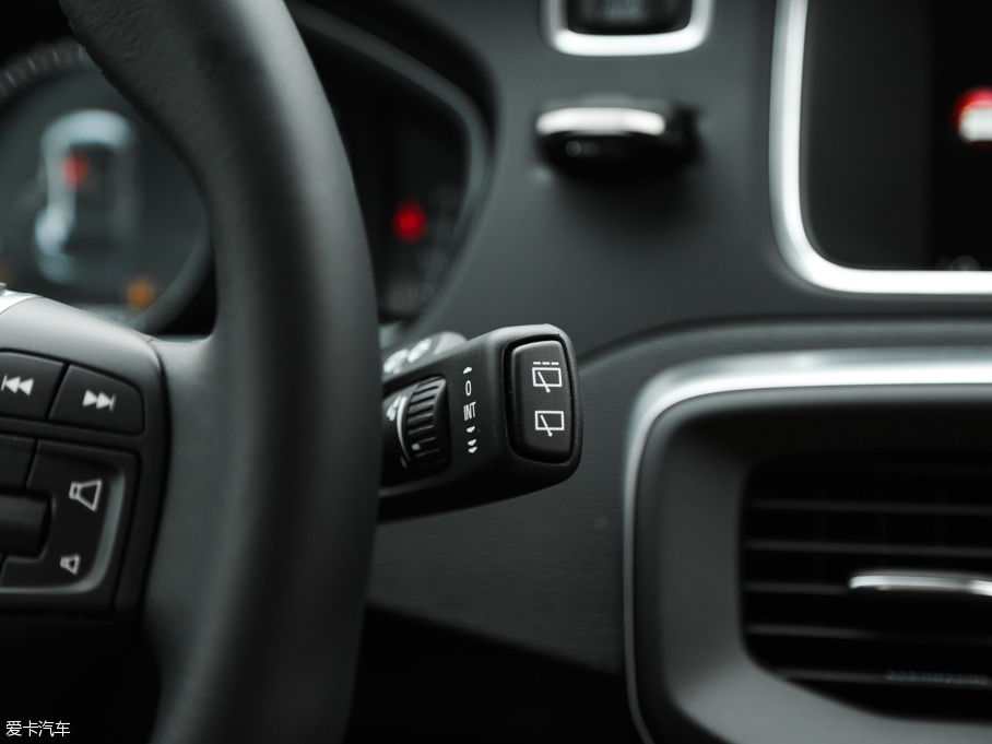 2017V40 Cross Country 2.0T T5 AWDŰ