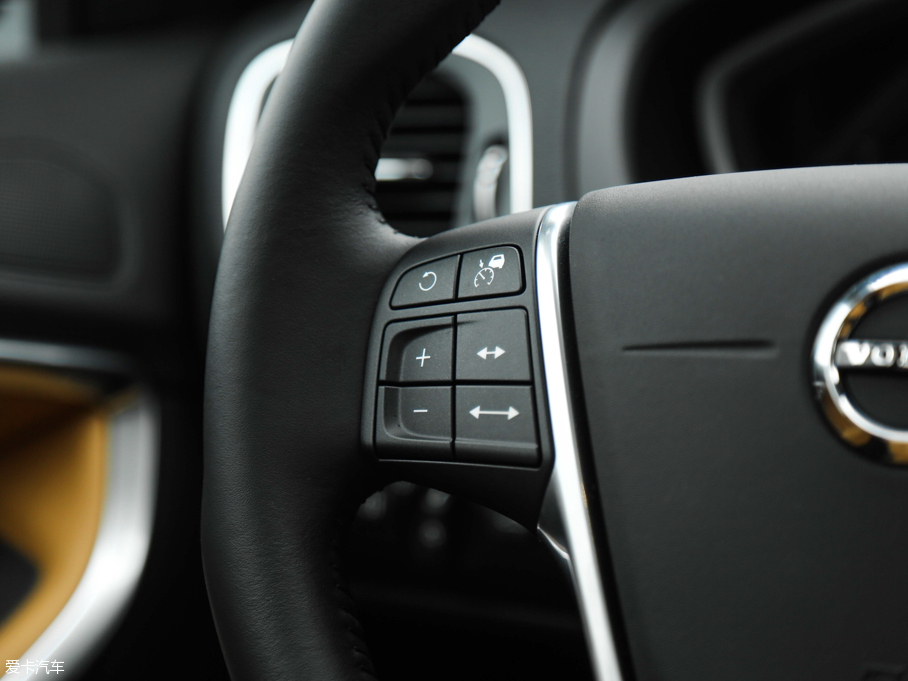 2017V40 Cross Country 2.0T T5 AWDŰ