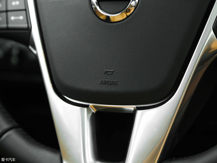 2017V40 Cross Country 2.0T T5 AWDŰ