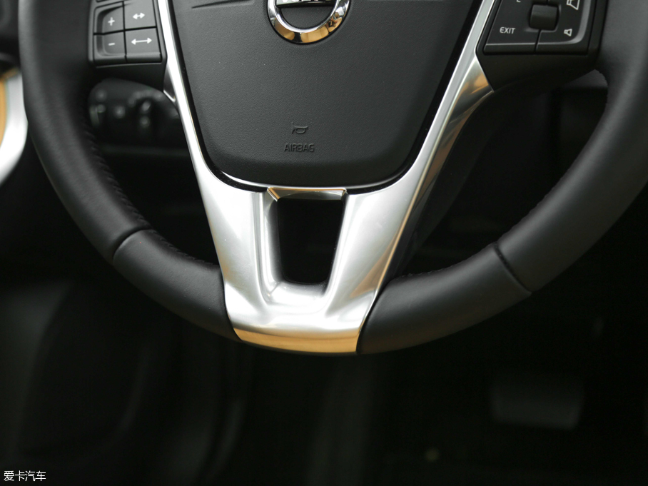 2017V40 Cross Country 2.0T T5 AWDŰ