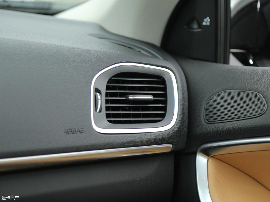 2017V40 Cross Country 2.0T T5 AWDŰ