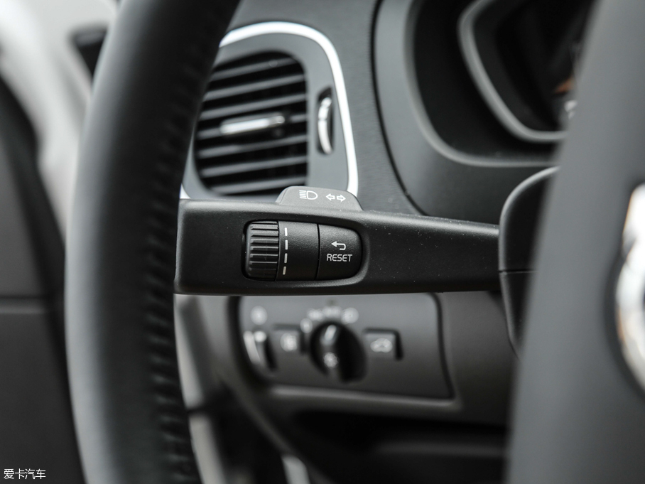 2017V40 Cross Country 2.0T T5 AWDŰ