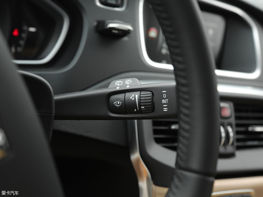 2017V40 Cross Country 2.0T T5 AWDŰ