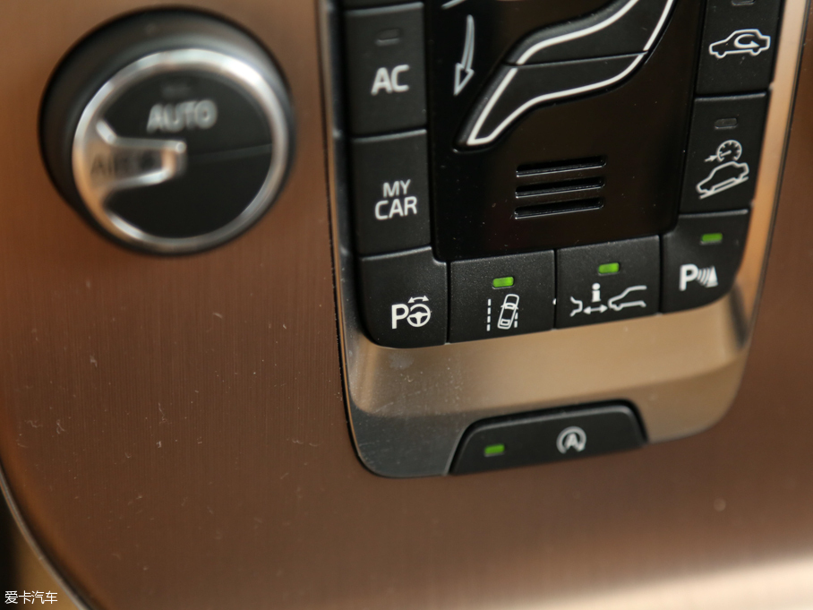 2017V40 Cross Country 2.0T T5 AWDŰ