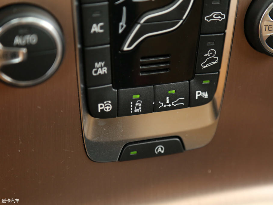 2017V40 Cross Country 2.0T T5 AWDŰ