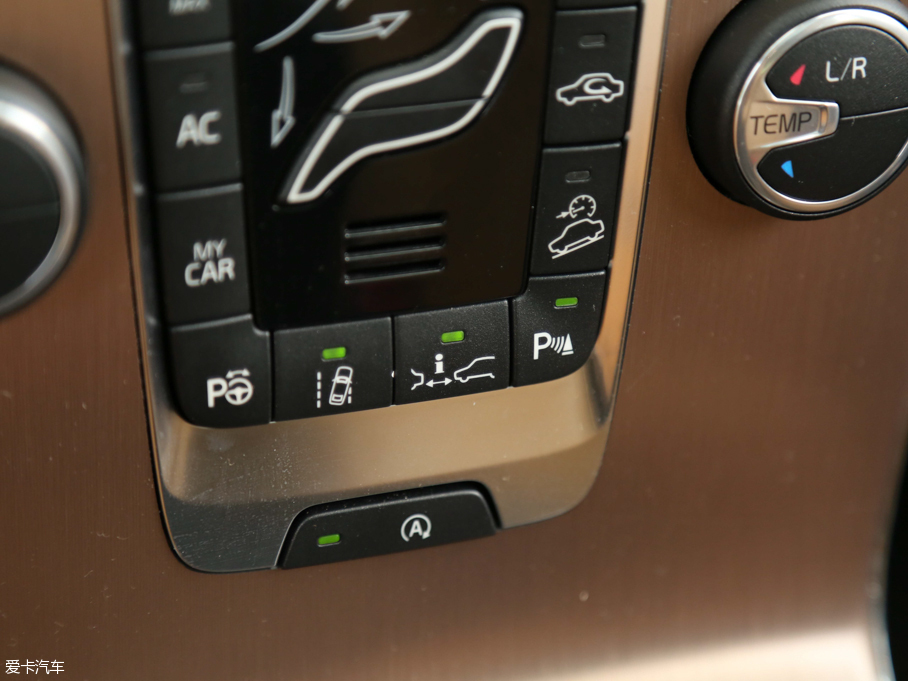 2017V40 Cross Country 2.0T T5 AWDŰ