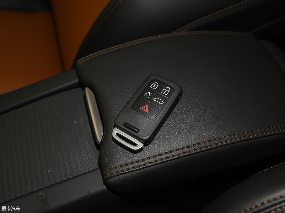 2017V60 Cross Country 2.0T T5 AWD (gu)V