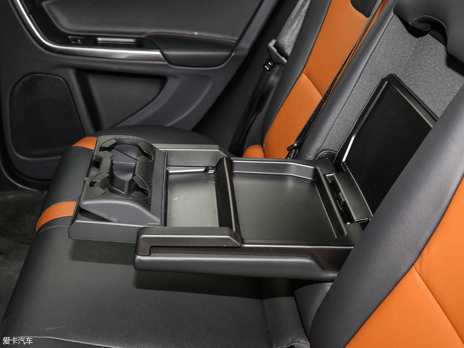 2017V60 Cross Country 2.0T T5 AWD (gu)V