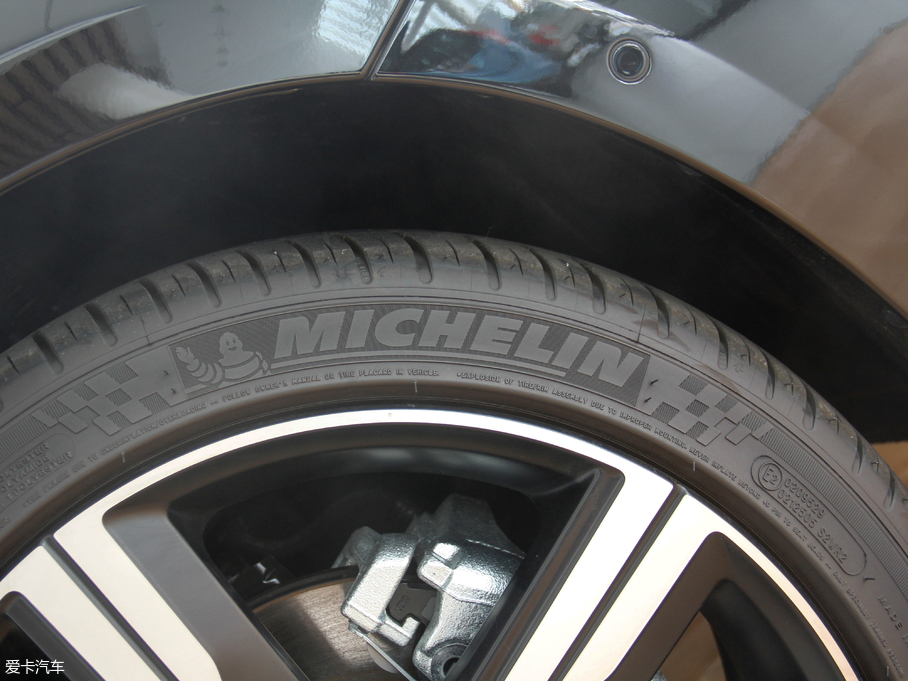 2017���֠���S60(�M��) 2.0T T5 �����\�Ӱ�