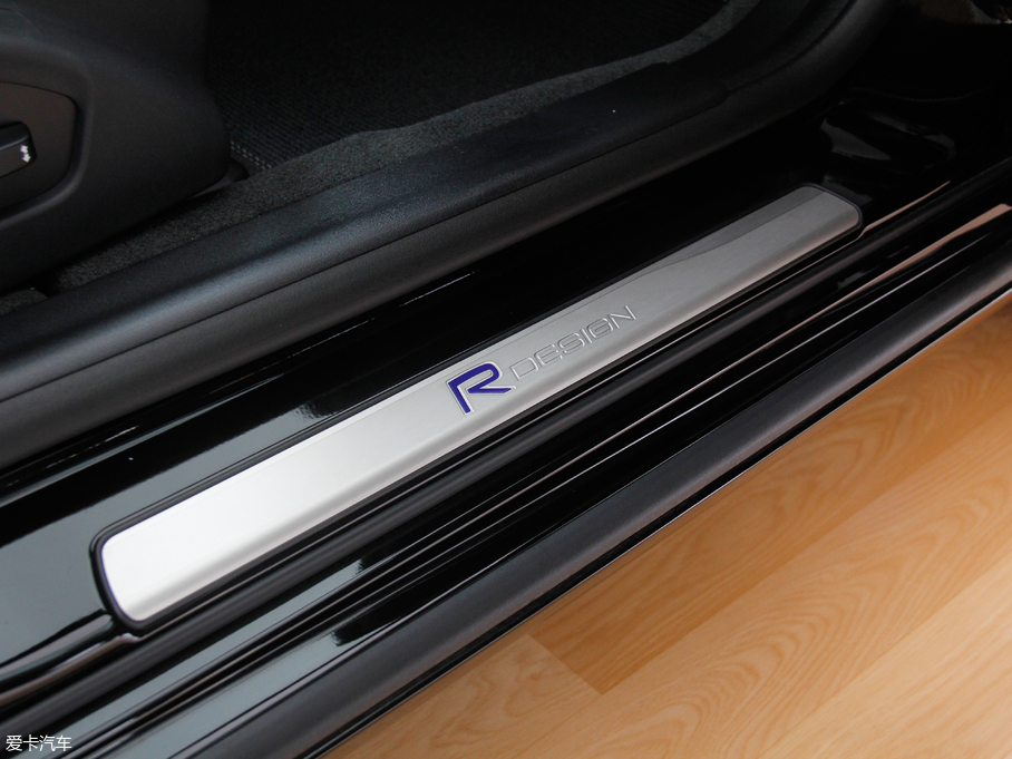 2017���֠���S60(�M��) 2.0T T5 �����\�Ӱ�