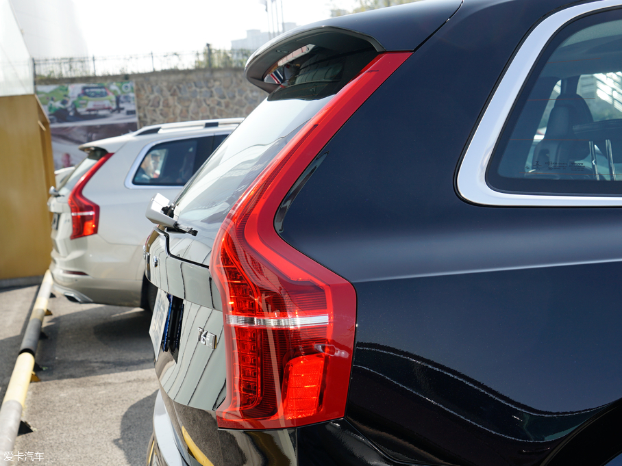 2018֠XC90 T6  7