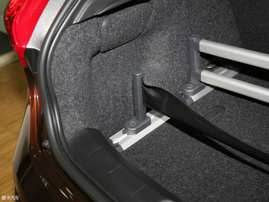 2018V40 Cross Country 1.5T T3 Ű