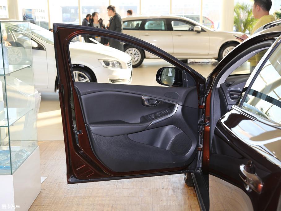 2018V40 Cross Country 1.5T T3 Ű