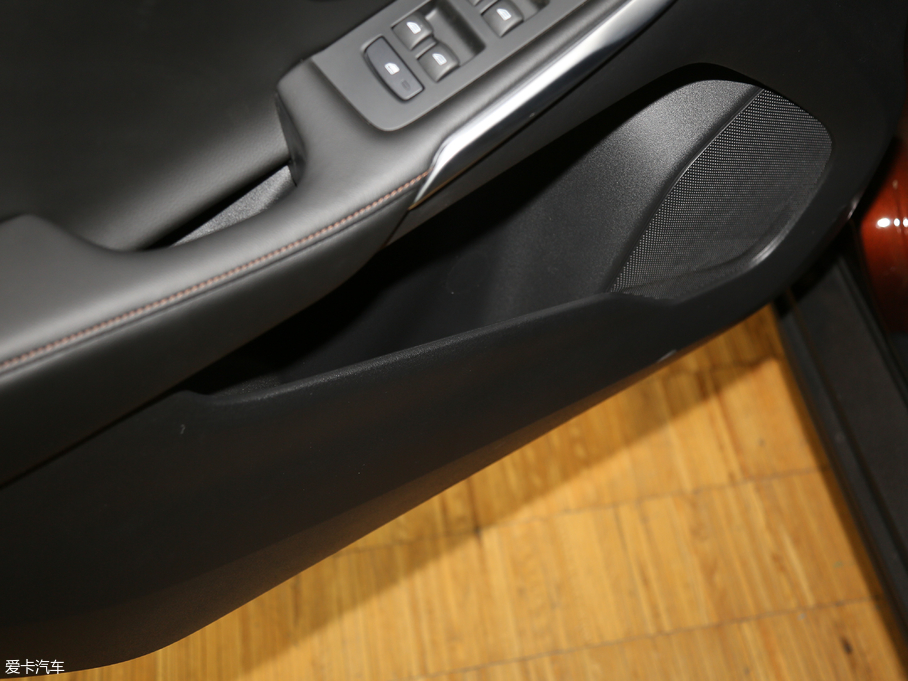 2018V40 Cross Country 1.5T T3 Ű