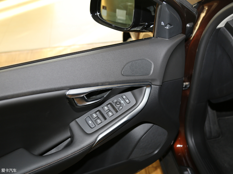 2018��V40 Cross Country 1.5T T3 ���Ű�