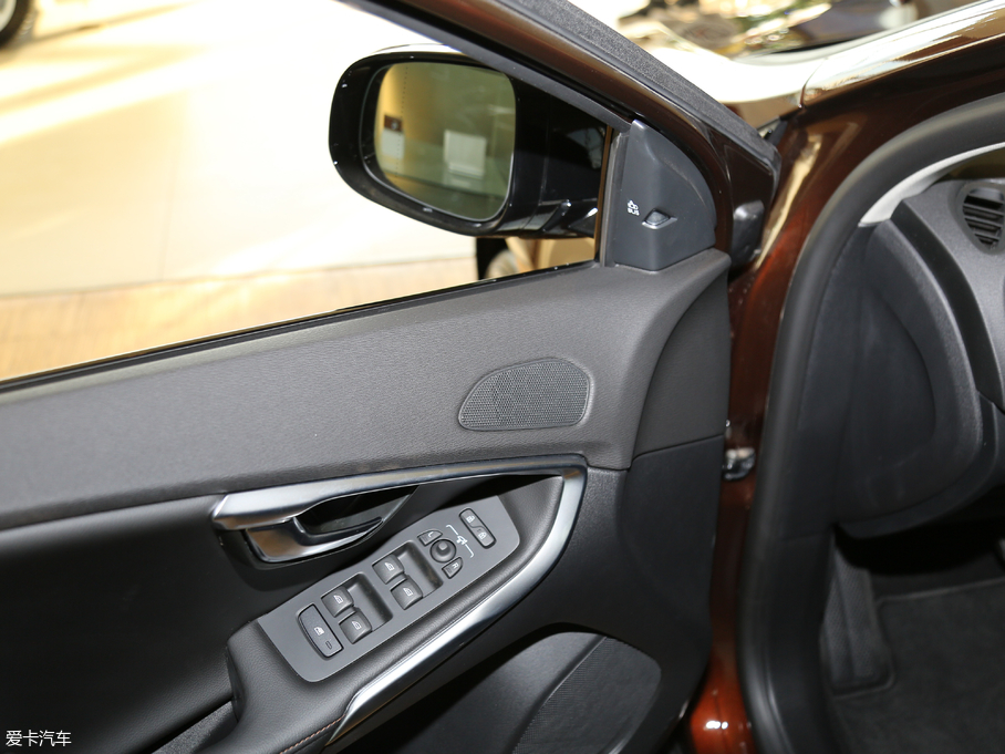 2018V40 Cross Country 1.5T T3 Ű