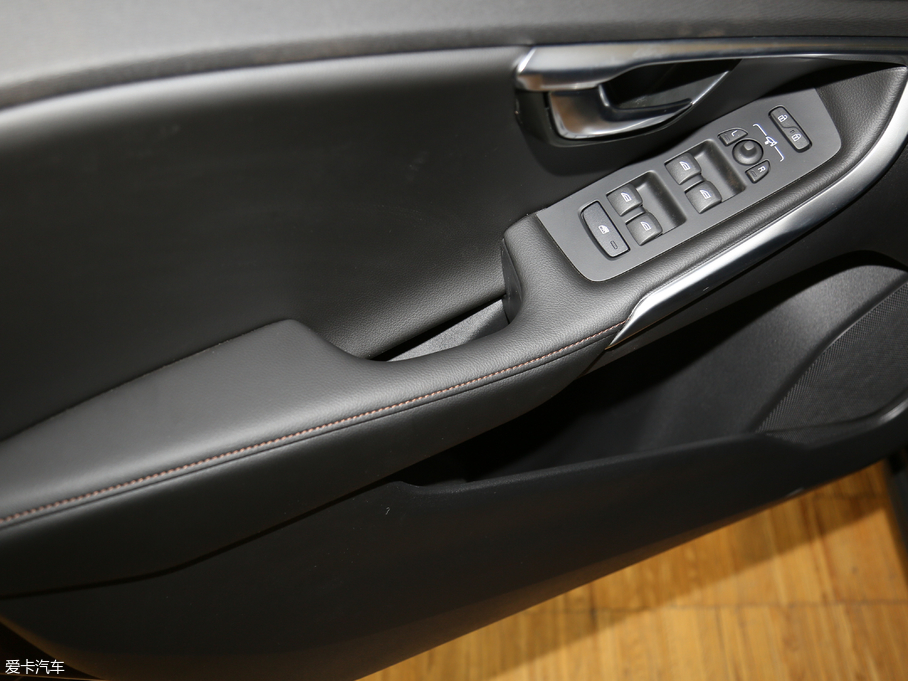 2018V40 Cross Country 1.5T T3 Ű