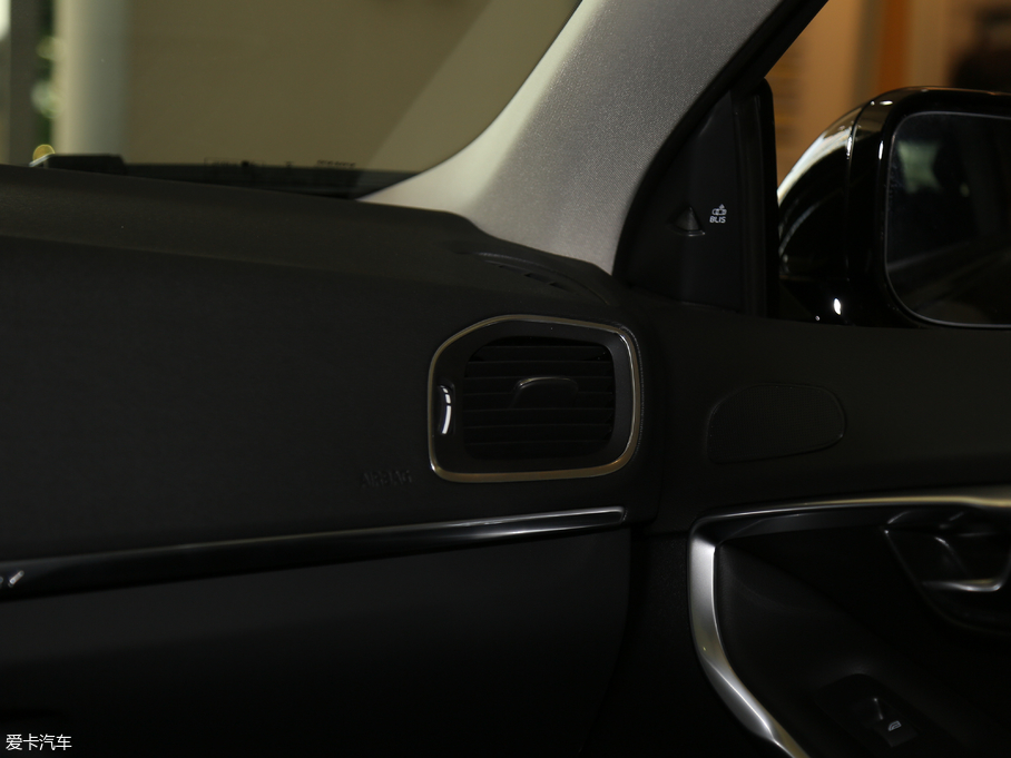 2018V40 Cross Country 1.5T T3 Ű