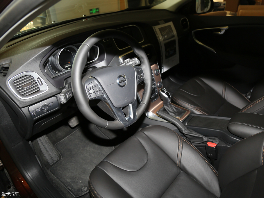 2018V40 Cross Country 1.5T T3 Ű