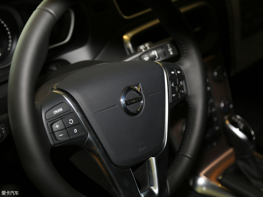 2018V40 Cross Country 1.5T T3 Ű