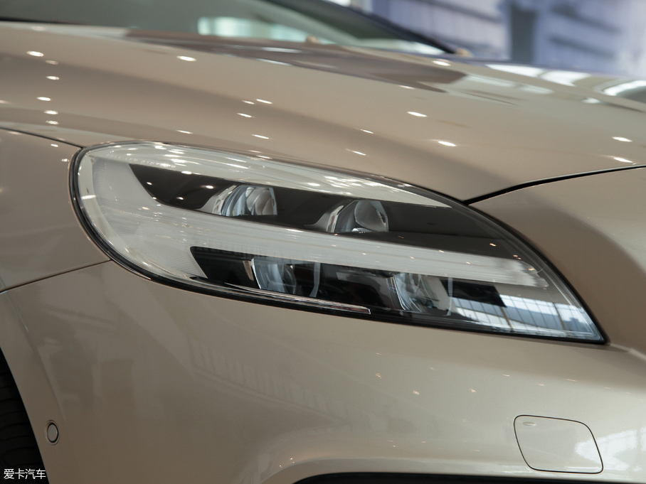 2018V40 Cross Country 2.0T T5 AWDŰ