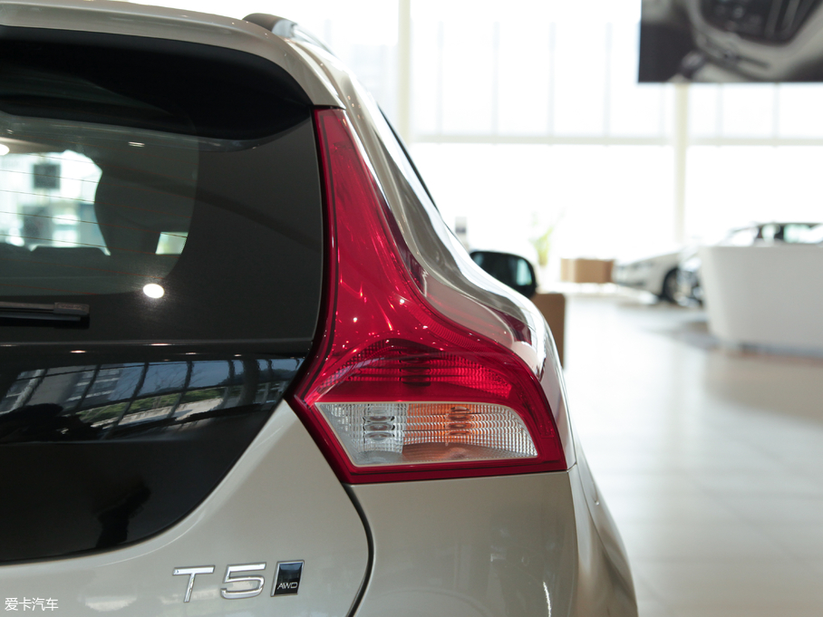 2018��V40 Cross Country 2.0T T5 AWD���Ű�