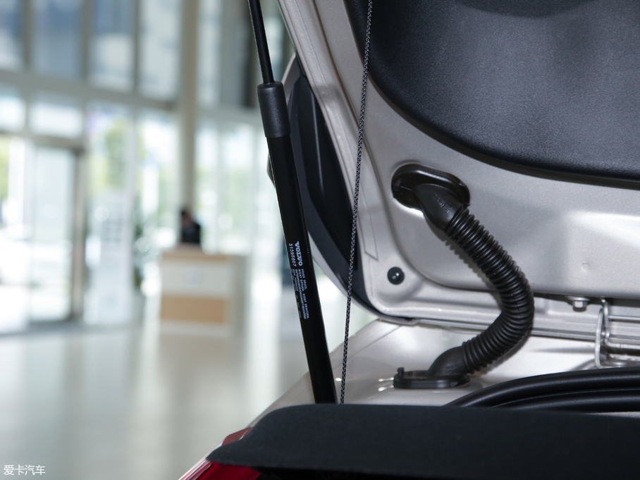 2018��V40 Cross Country 2.0T T5 AWD���Ű�