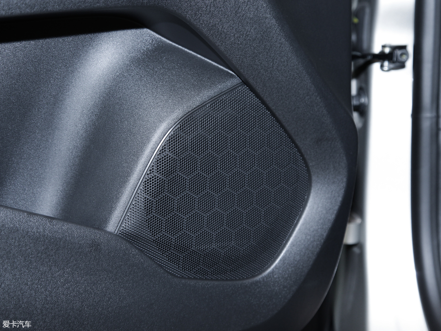 2018V40 Cross Country 2.0T T5 AWDŰ