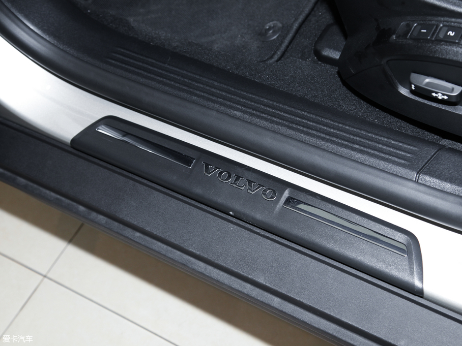 2018��V40 Cross Country 2.0T T5 AWD���Ű�