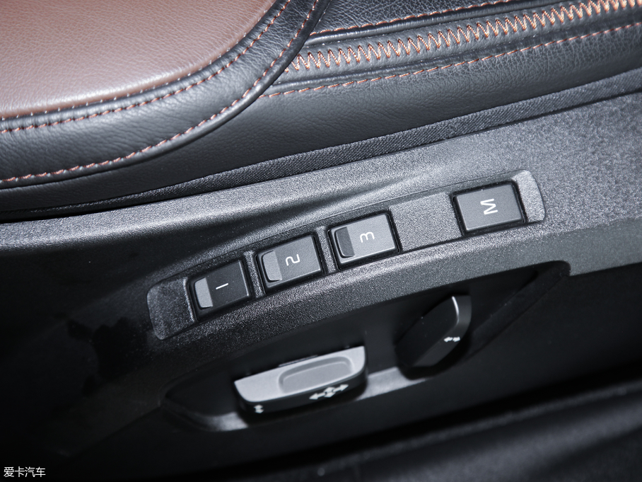 2018V40 Cross Country 2.0T T5 AWDŰ