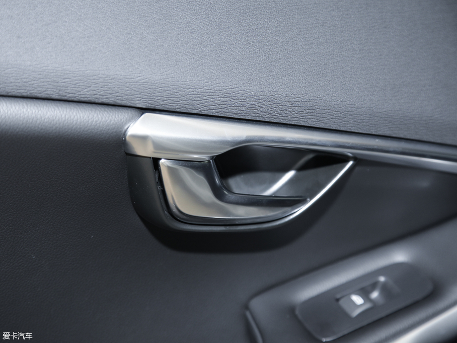 2018��V40 Cross Country 2.0T T5 AWD���Ű�