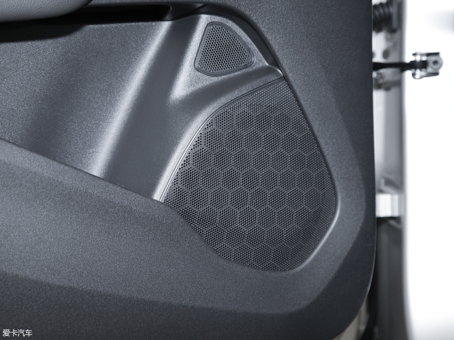 2018��V40 Cross Country 2.0T T5 AWD���Ű�