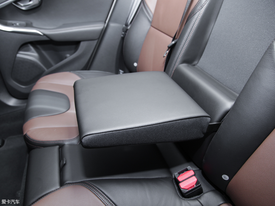 2018V40 Cross Country 2.0T T5 AWDŰ