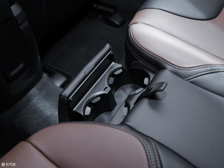 2018V40 Cross Country 2.0T T5 AWDŰ