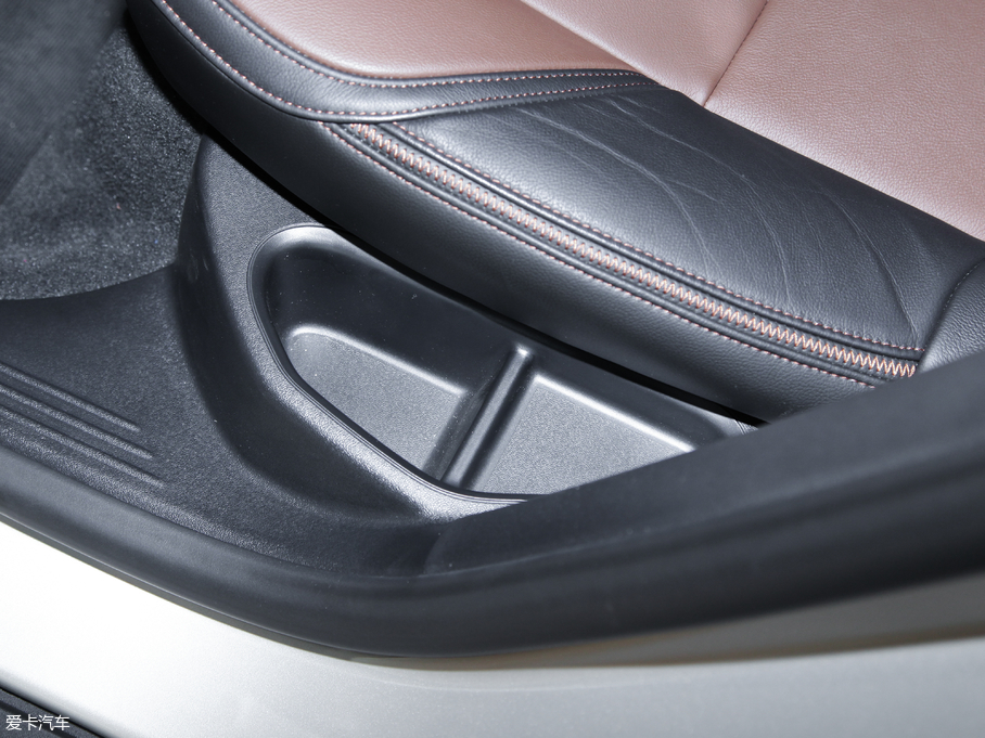 2018V40 Cross Country 2.0T T5 AWDŰ