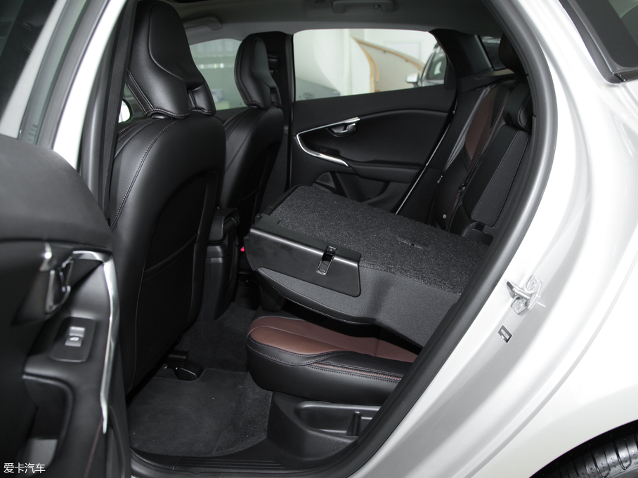 2018��V40 Cross Country 2.0T T5 AWD���Ű�