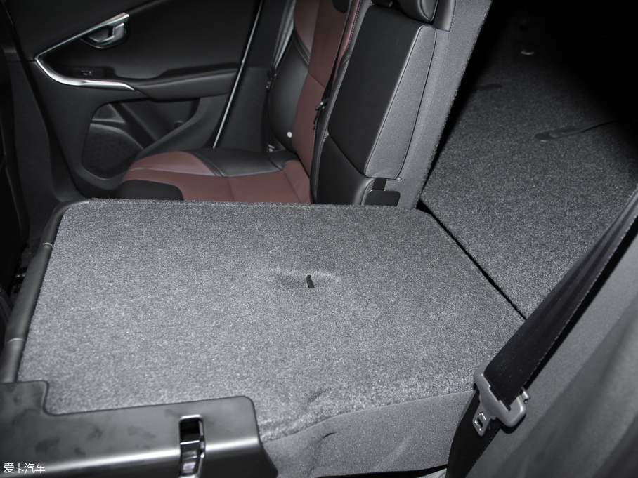 2018��V40 Cross Country 2.0T T5 AWD���Ű�