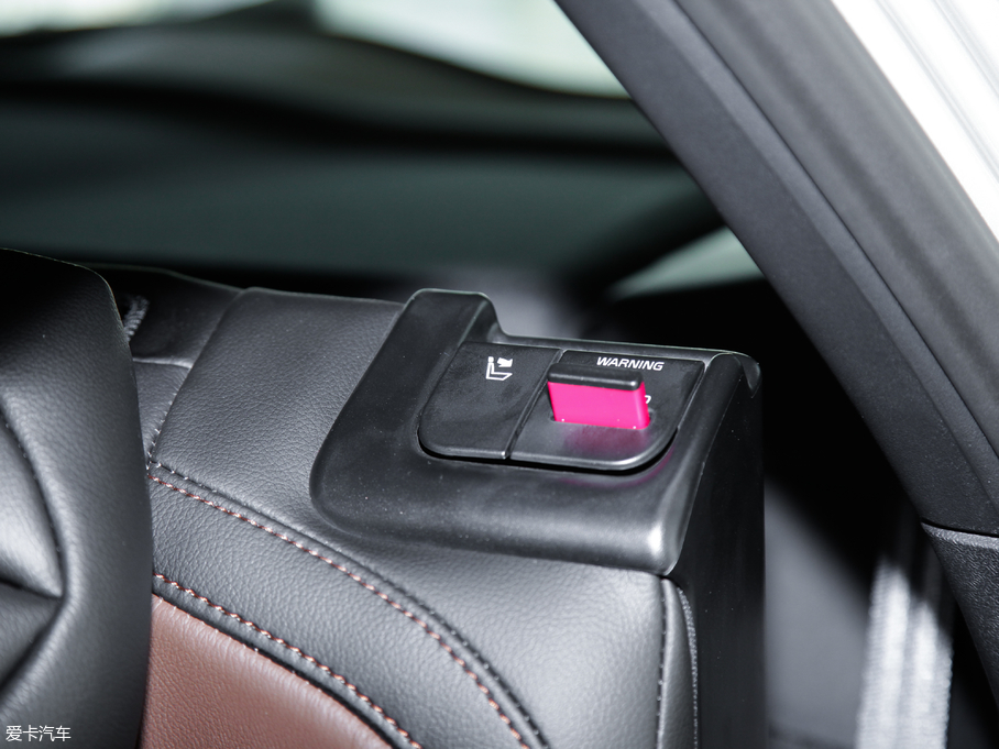 2018V40 Cross Country 2.0T T5 AWDŰ