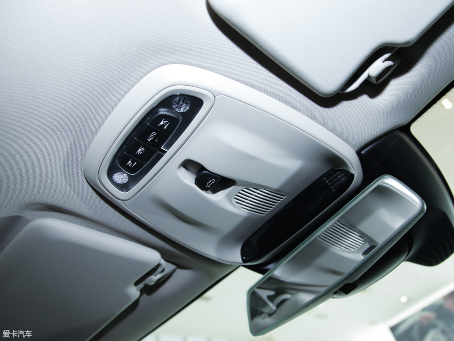 2018��V40 Cross Country 2.0T T5 AWD���Ű�