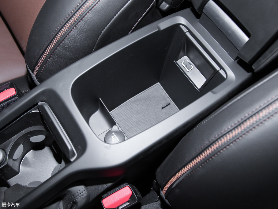 2018V40 Cross Country 2.0T T5 AWDŰ