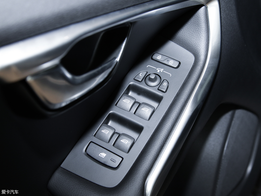 2018��V40 Cross Country 2.0T T5 AWD���Ű�