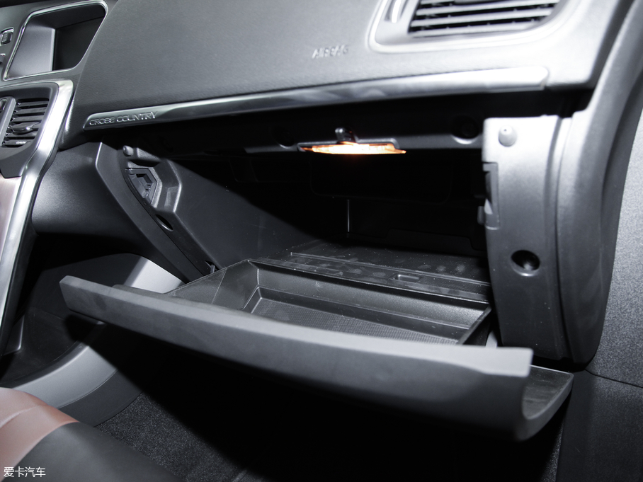 2018��V40 Cross Country 2.0T T5 AWD���Ű�