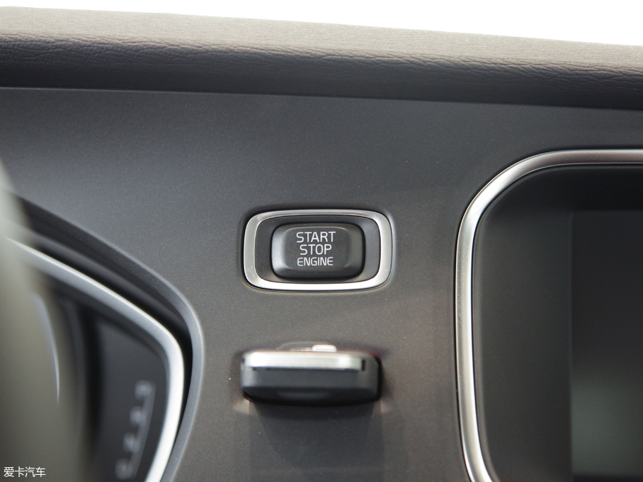 2018��V40 Cross Country 2.0T T5 AWD���Ű�