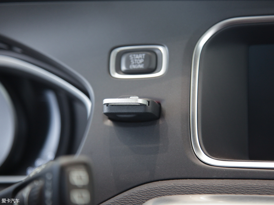 2018��V40 Cross Country 2.0T T5 AWD���Ű�