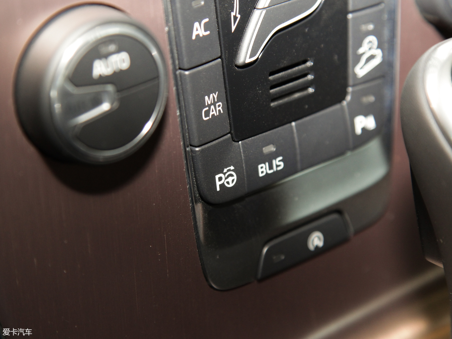 2018��V40 Cross Country 2.0T T5 AWD���Ű�