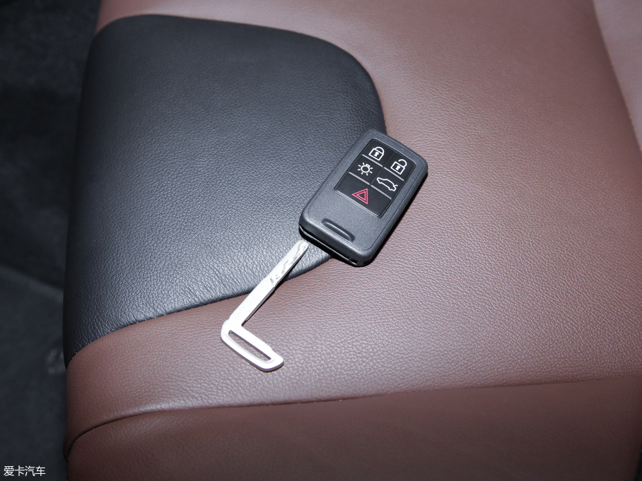 2018V40 Cross Country 2.0T T5 AWDŰ